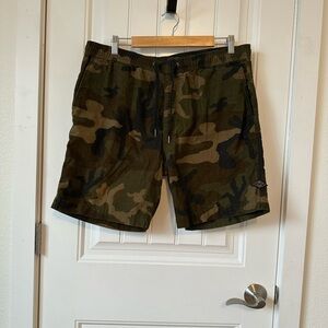 Billabong Camo Corduroy  Shorts size XL